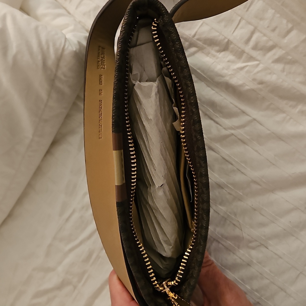 MK Belt Bag - Picture 4 of 5